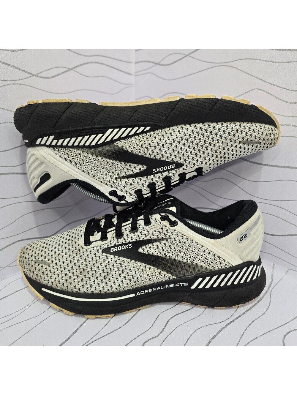 Brooks Adrenaline GTS 22 Mujer US 8 B Tenis Running Blanco Negro